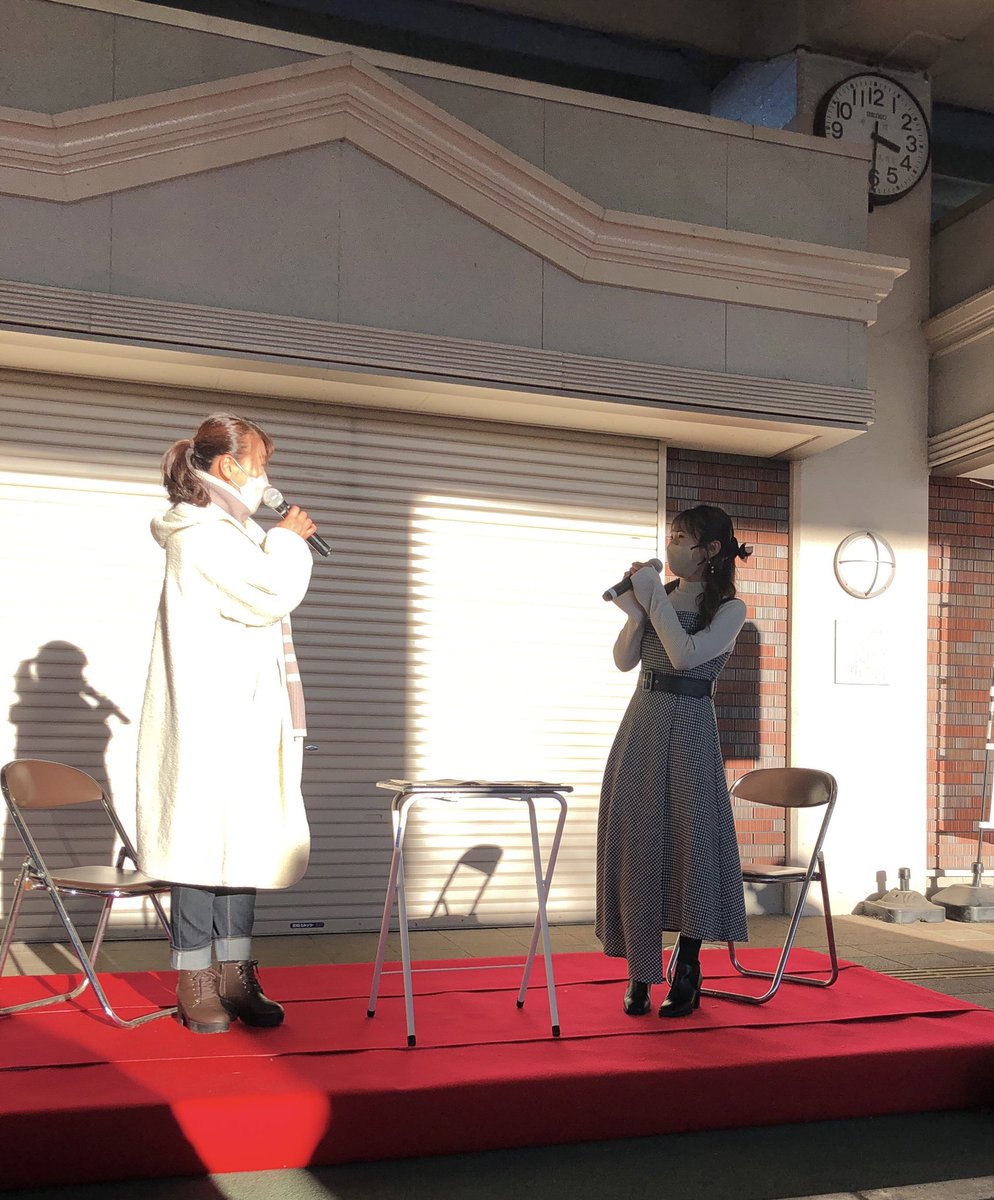 chu48mimi's tweet photo. いそちゃんの地元・石岡でのトークイベント🎄
イベント出店中のみなさんの紹介やいそちゃんの地元トーク＆サッカートークであっという間の30分でした☺️

トーク終了後には石岡市ふるさと大使の名刺をいただいた上に写真撮影会も🥺
いそちゃん！寒い中、ありがとうございました😭 https://t.co/WodrJrLk63