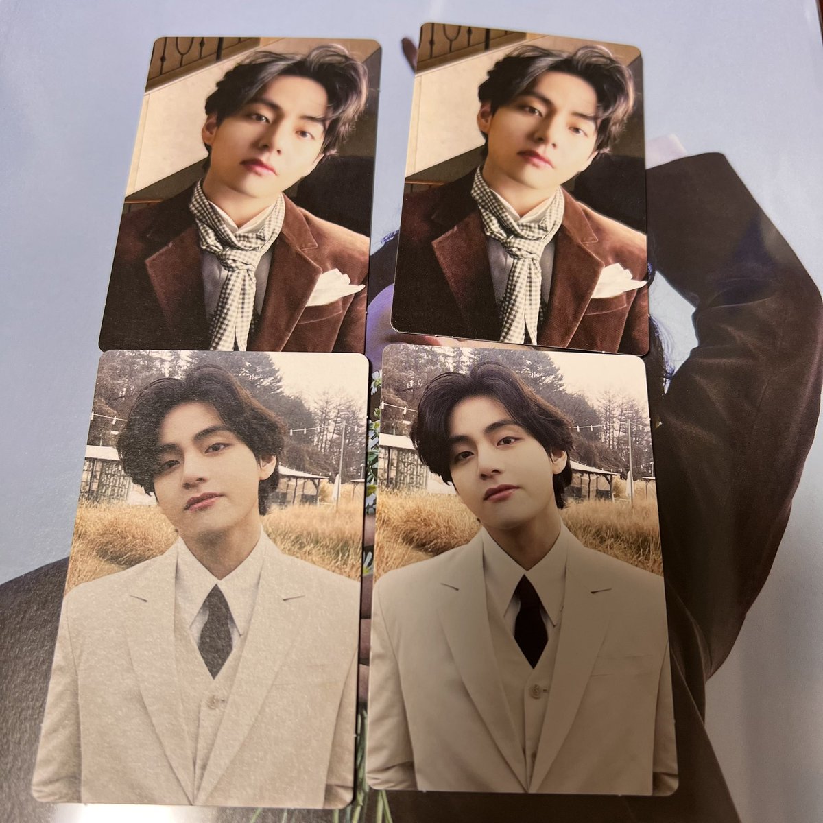 richa_tata_'s tweet photo. テヒョンさんの美が届きました♥️
2冊しか買ってないのにかぶるなんて😇
白リボン欲しかったなぁ🎀
ダブってる人いないよね🥺

#テテ写真集 https://t.co/Z8iL0q3CRY
