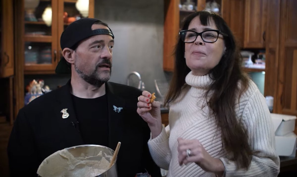 ThatKevinSmith's tweet photo. Here’s a look at our Golden Calves dinner, where members of That Kevin Smith Club came to my house and I made them hummus &amp; @UnrealDeli cheese steaks! Wanna join the Club as a Clerk, Mallrat, Funployee, Yoga Hoser, Fashionable Male or Ranger Danger? Go to https://t.co/c2Xw8c2aGm! https://t.co/bsrMCJjLKK