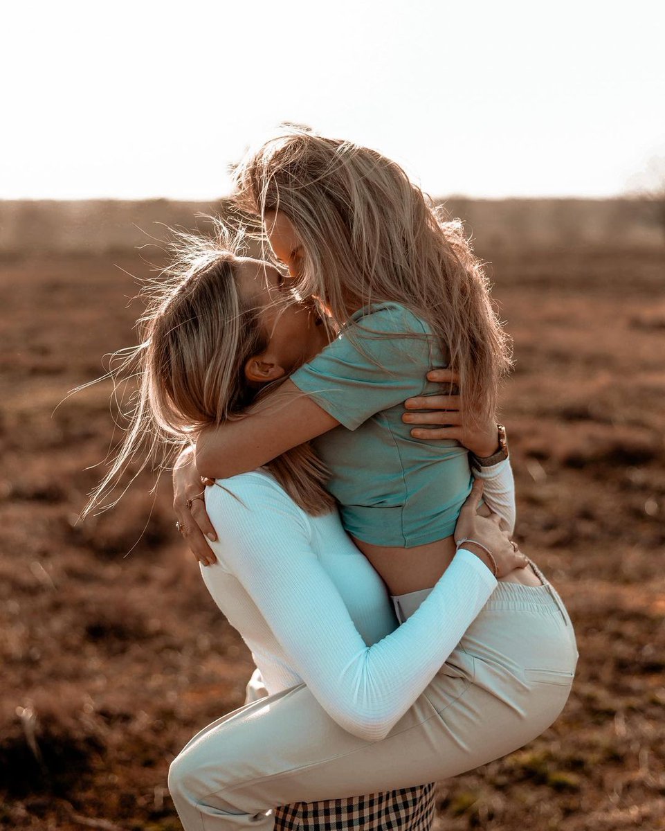 evollgbt's tweet photo. Amazing couple: Anna & Sina (@barefoot.nomads) 💕
#coupleonocean #couple #coupleshoot #couplesgoals #couplecourse #couplescollective #cutecouples #cutecouple #cutelesbians #lesbians #lesbiansofinstgram #lesbiansofinsta #cutelesbiancouple https://t.co/miXp1aYWFP
