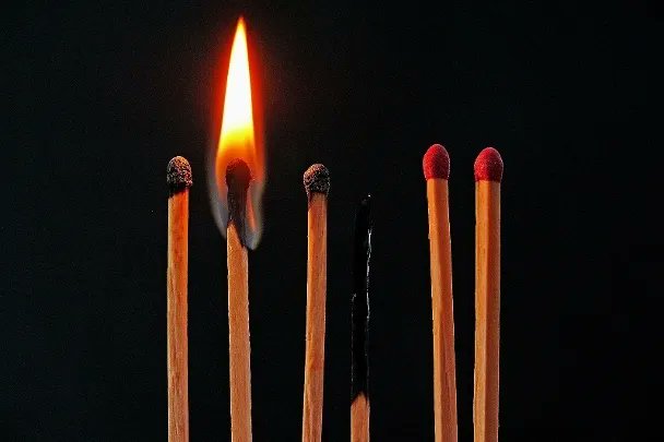 Het aantal mensen dat kampt met mentale problemen, zoals burn-out en stress, is hoger dan ooit. Anders dan je misschien zou verwachten, lopen ondernemers echter niet meer risico op een burn-out dan werknemers in loondienst.  buff.ly/3VcmEop