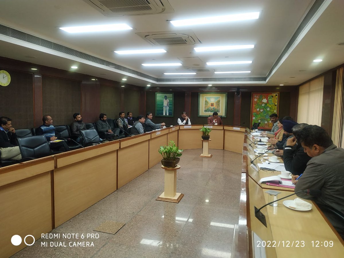 RaajKumarAnand's tweet photo. दिल्ली सचिवालय में Sc/St विभाग के अधिकारियों से जाति प्रमाण पत्र बनाने में आने वाली समस्याओं के बारे में मीटिंग की। https://t.co/1JaStxcqrw