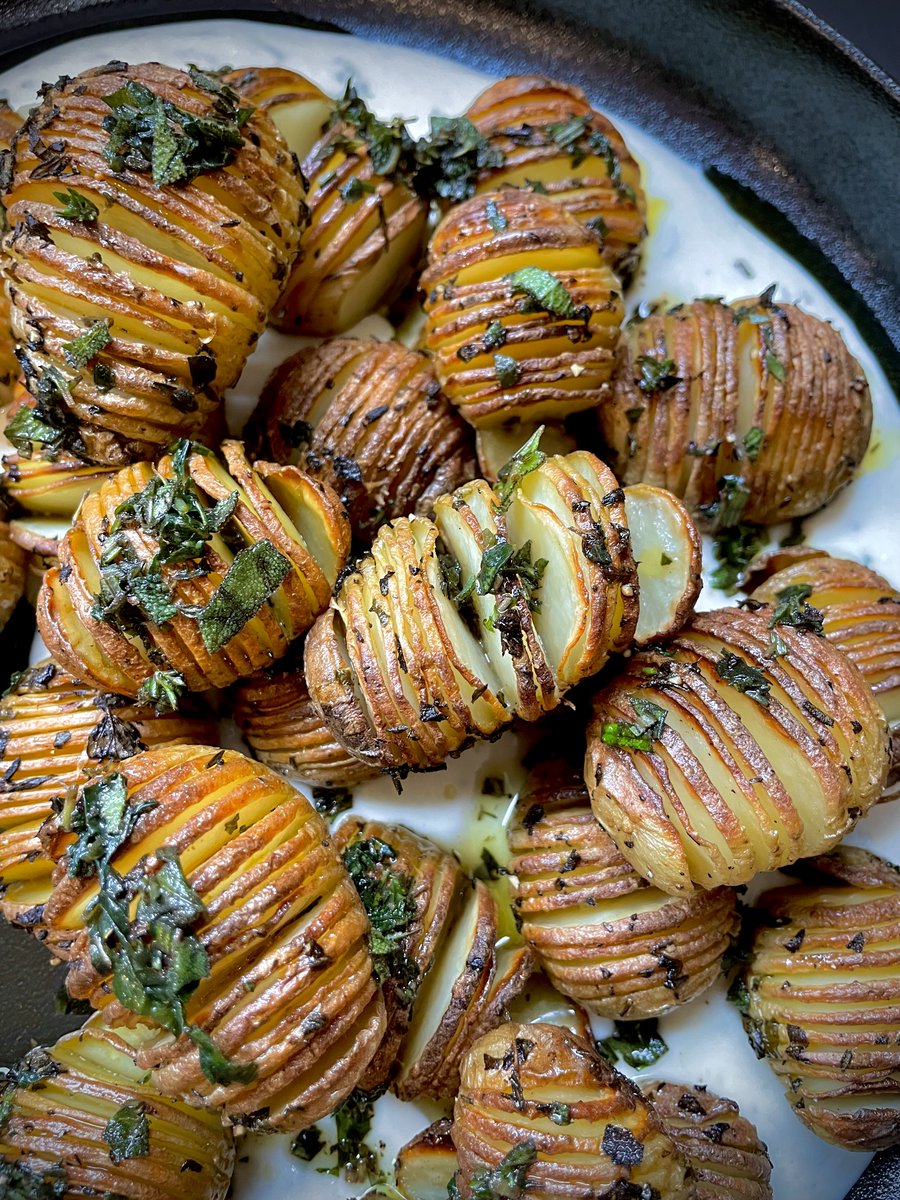 Need a show-stopping side for your holiday meal? Instagram's Pastasalt has the perfect ricotta Hasselback potato recipe to accompany a holiday feast. Find the delicious recipe here: ow.ly/ABbi50LuLtY #delicious #getcooking #holidays #recipe