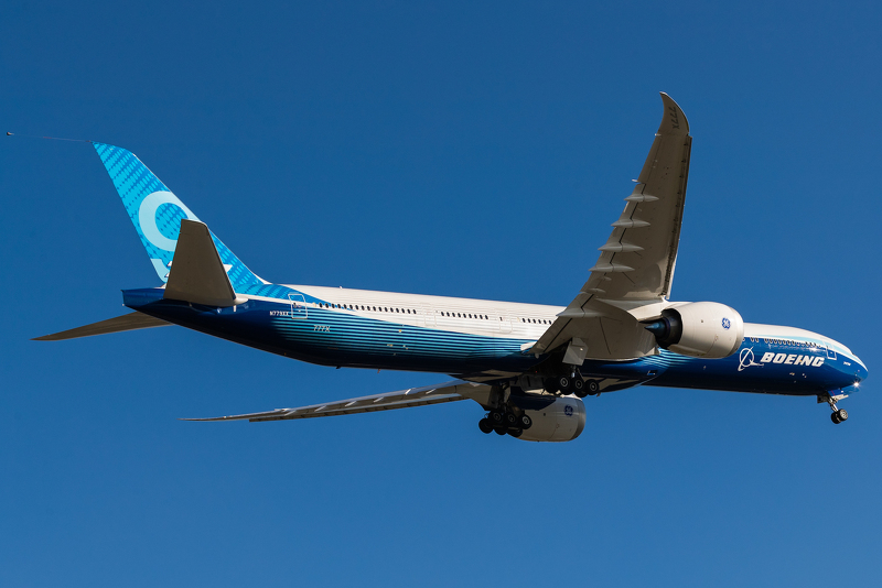 airwaysmagazine's tweet photo. After two months on the ground, the Boeing 777-9 has finally returned to the skies. But what will this mean for its certification timeline?
#Boeing7779 #Boeing777X #FlightTesting #GE9XEngine #GeneralElectric #USAviationIndustry
https://t.co/zD2HFoaqve https://t.co/VRCjBPJUZI