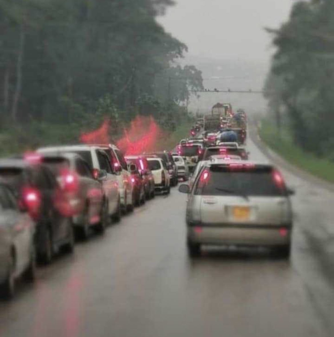 elijahtury's tweet photo. Reporting live from Masaka Road. https://t.co/cEbhJAEBxF