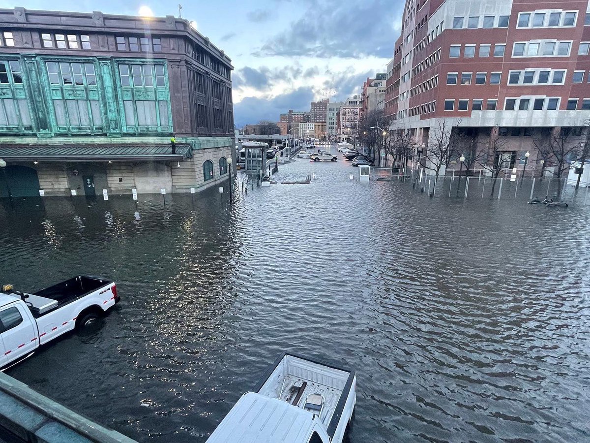 hudpost's tweet image. NJ TRANSIT train service in and out Hoboken Terminal is subject to up to 30-minute delays due to high water conditions.