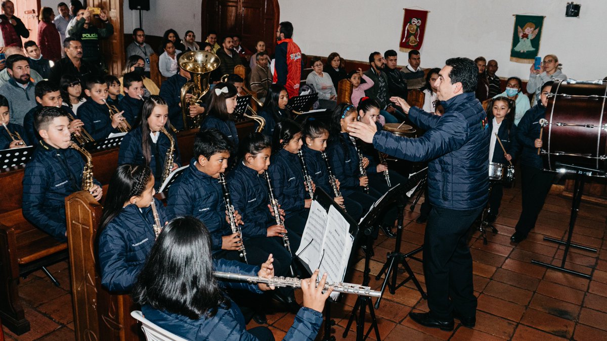 ZipaconAlcaldia's tweet photo. Una noche de oración y sonidos musicales maravillosos.
Así vivimos la novena y los conciertos de nuestra Sinfónica Infantil y Encanto Conjunto de Campanas.
Gracias @IDECUTCundi @CundinamarcaGob @mincultura
¡Una gran noche!
#Zipacon #GenteDeCorazón https://t.co/0hpPJ9vgN3