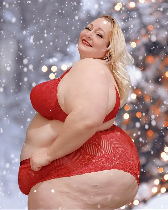 Me in Houston, surviving the arctic blast 😆 https://t.co/WRJCl5ipWp<a href="/tag/submission"class="tags"><span>#submission</span></a><a href="/tag/humanfurniture"class="tags"><span>#humanfurniture</span></a>