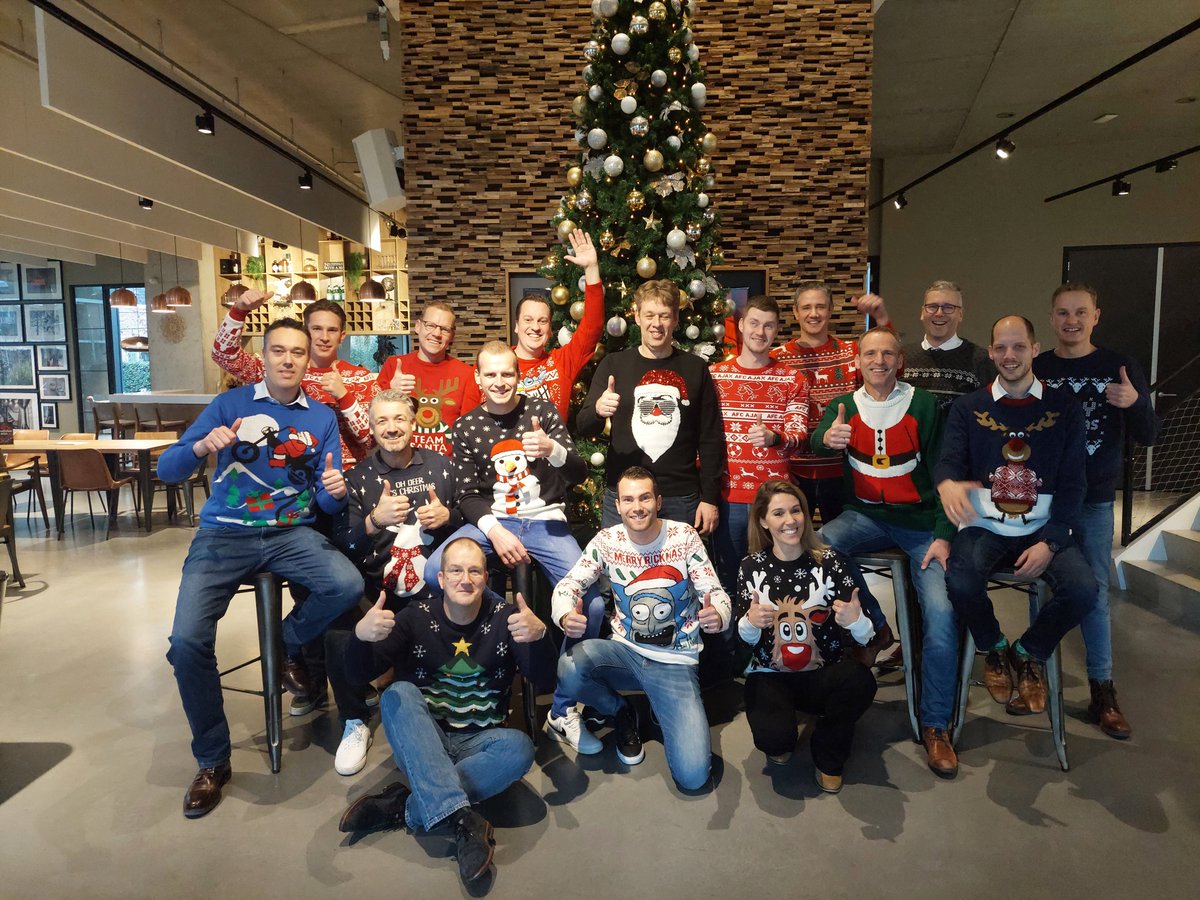 Ook wij van Bolton moesten eraan geloven, de foute kersttruiendag. 

Vandaag sluiten wij af met de jaarlijkse kerstborrel. 
Wij wensen u prettige feestdagen en een gezond 2023! 

Wij zijn gesloten t/m vrijdag 6 januari. Vanaf 9 januari staan wij weer voor u klaar!