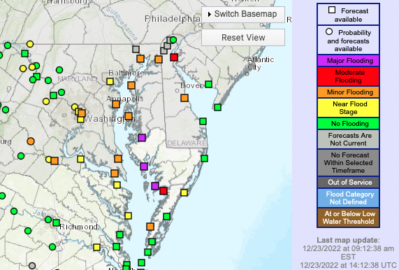 BhatiaKieran's tweet photo. During the upcoming high tide, major #flooding is forecasted for a large portion of the #easternshore of #Maryland. Strong southerly winds (impending cold front) are causing water to pile up at these coastal locations (#Cambridge #Bishopshead #MD) along the #ChesapeakeBay. #MDwx https://t.co/lqIybam08B