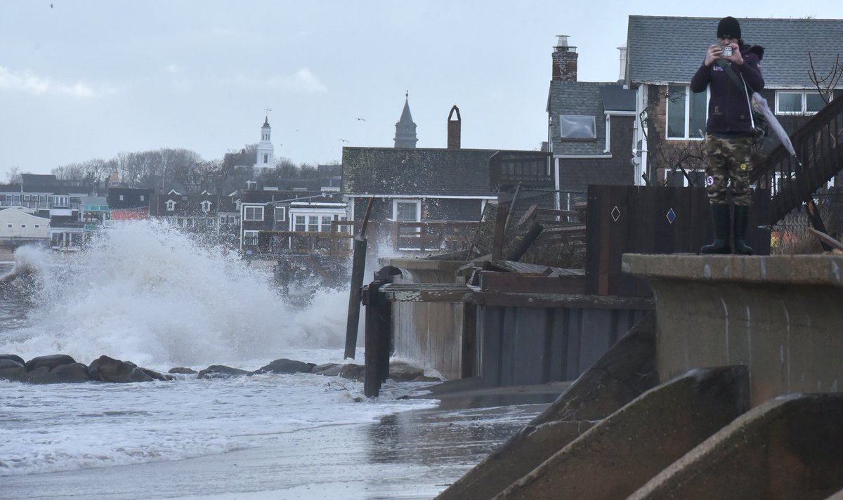 Steve Heaslip on Twitter "Chris Wilcox documents the damage atop a