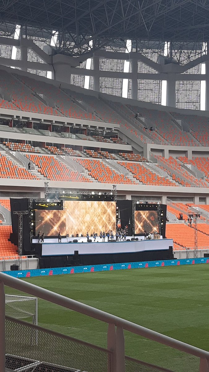 fansidol48's tweet photo. [27-08-22]
pertama kali nonton JKT48 perform secara langsung. sungguh pengalaman yang takkan terlupakan https://t.co/y9jPORBkft