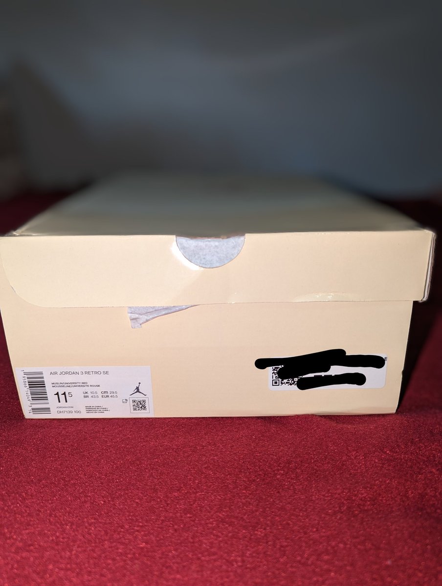 marshallbrock's tweet photo. .@stockx returned my sale on account of a "damaged box" with a different pair of shoes. These guys are crooks @SneakerNews @snkr_twitr https://t.co/t0DEvu4BQK