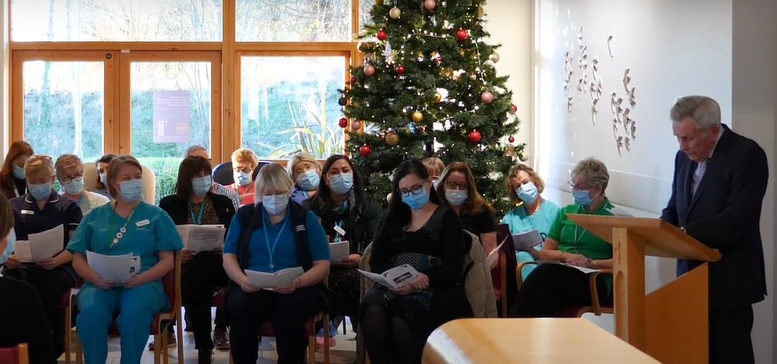 🎄The Northern Trust Palliative Care Carol Service was held in the Macmillan Unit foyer.  Music was provided by the Antrim Area Hospital Choir, our own team members, including Macmillan Volunteers and relatives. You watch online here 👉  crowd.in/S2lDIO