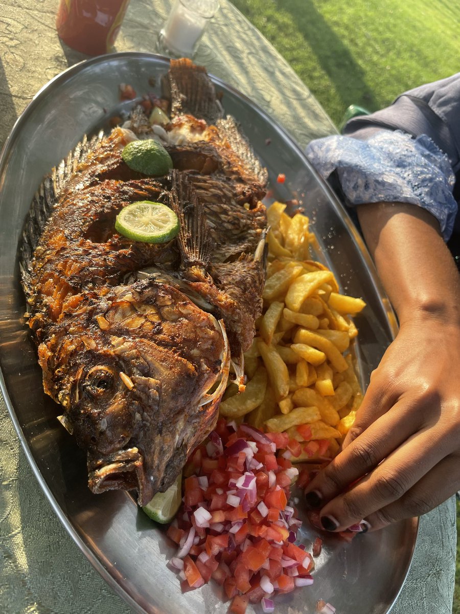 MunahLucky's tweet photo. Tag that person who can finish this alone and run🏃‍♀️🤣 https://t.co/emNA7qs7SZ