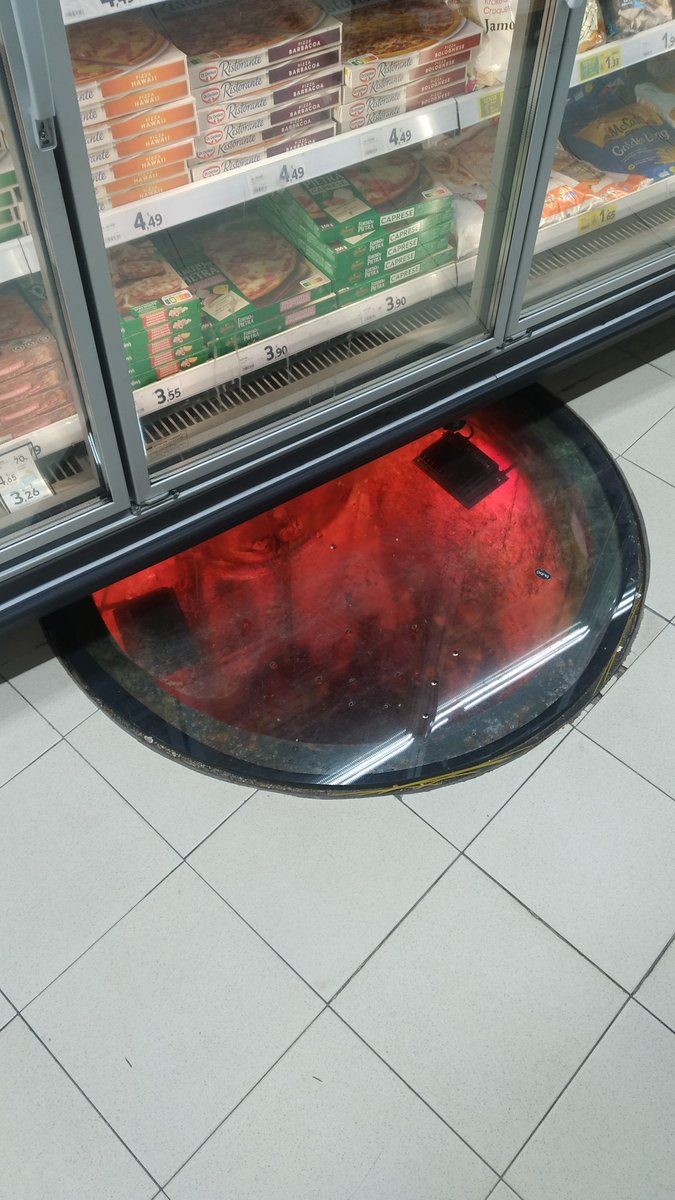Deepest_roots's tweet photo. ayo why is there a pozo to silent hill in the local caprabo 😭😭😭 https://t.co/GlJtX5fg7J