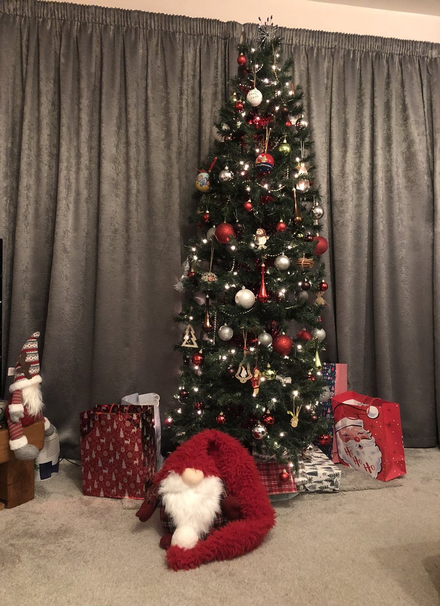 EphersV's tweet photo. After 4 weeks of hard work, being mentally challenged to the max, sleepless nights, a few tears and quite a bit of laughter, I made it to the end &amp; I’m now qualified!! 😁 Back to work tomorrow but nice to be home for Christmas! 🎄🎅🏻 https://t.co/vUDMtjRSu8