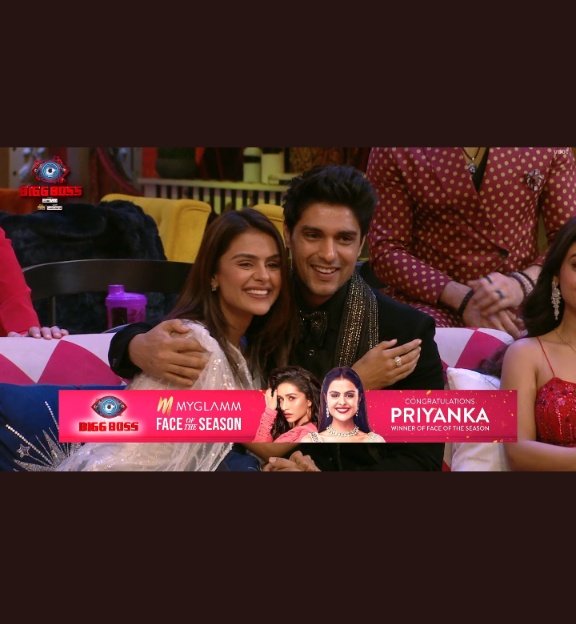 Komal_sandhu12's tweet photo. From this to this 🥺

STAY STRONG PRIYANKA 

NO ANKIT NO BIGG BOSS https://t.co/L8yJRkmbMq
