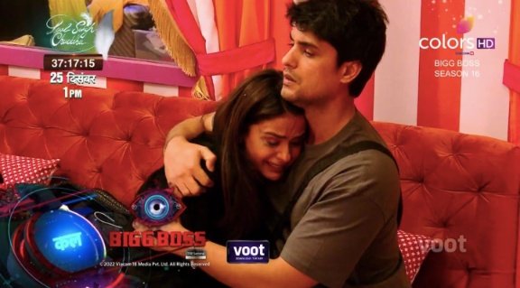 Komal_sandhu12's tweet photo. From this to this 🥺

STAY STRONG PRIYANKA 

NO ANKIT NO BIGG BOSS https://t.co/L8yJRkmbMq