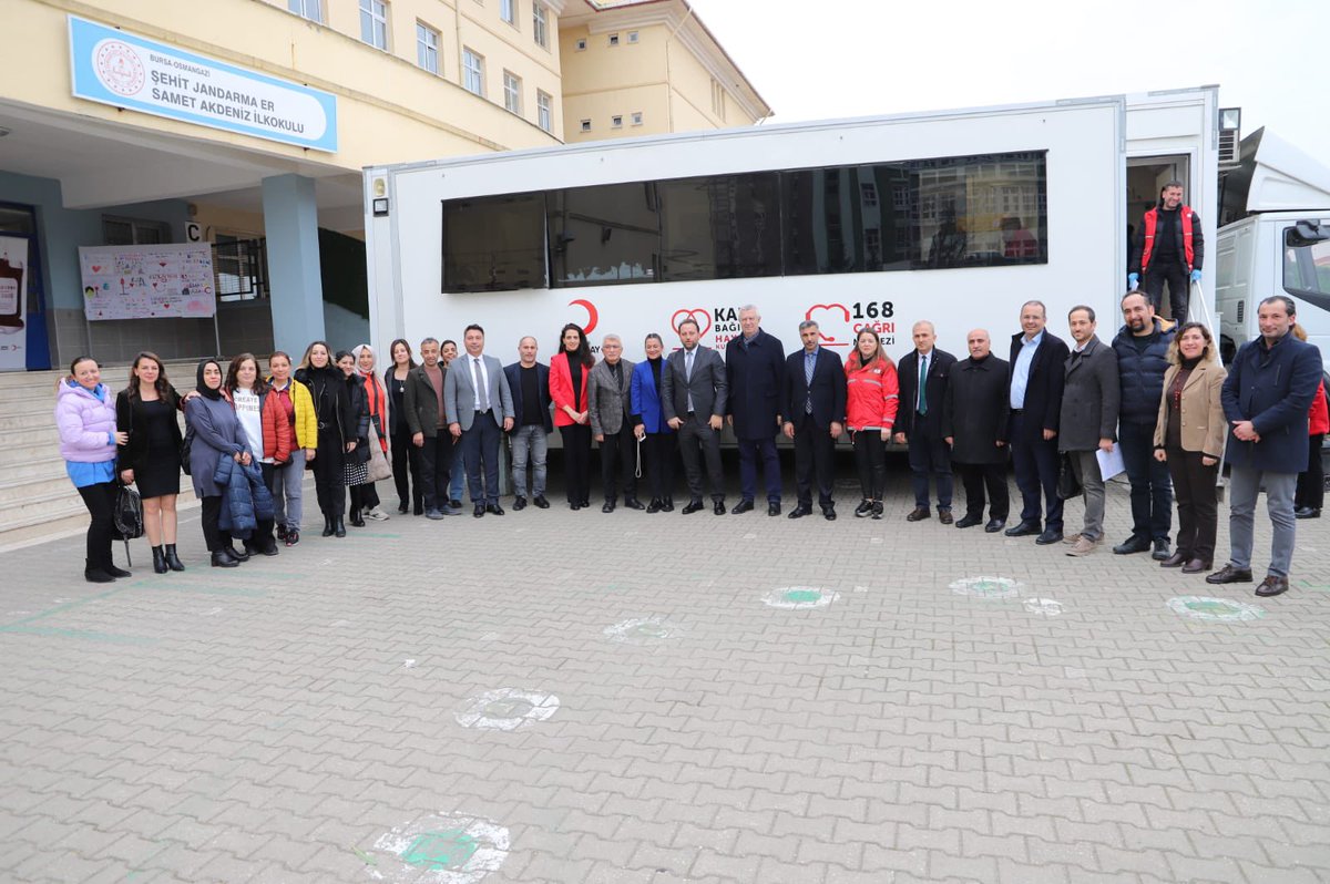IlkokuluSamet's tweet photo. İl Milli Eğitim Müdürümüz Sayın Serkan Gür,Kızılay Güney Marmara Bölge Müdürü Sayın Nihat Çakır, Osmangazi Bel. Bşk. Sayın Mustafa Dündar okulumuzda gerçekleştirdiğimiz kan bağışı kampanyamıza katılarak bizleri onurlandırdılar.
@serkangur_bursa @GurhanCokgezer @mustafadundar65 https://t.co/v2e0XuTpc4