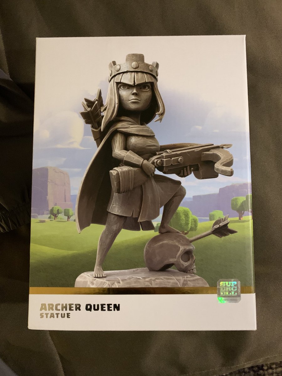 Since I have all three statues and wining an additional Queen from the Carbon birthday war, I will GIVE this one away to anyone in the community! 

Make sure to follow me, RT, and tag a friend❤️

Will pick the one lucky winner on 26.12 🥳
