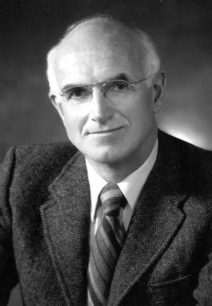 FundacionMiika's tweet photo. El 23 de diciembre de 1954 en Boston, E.U., el Dr. J.Murray (premio Nobel en 1990) realizó el 1er. trasplante renal con éxito de la historia a un joven de 23 años.
Desde entonces, la actividad ha crecido a más de 130,000 trasplantes en el mundo al año.
#DonaÓrganosSalvaVidas https://t.co/q5Sl6hhUO6