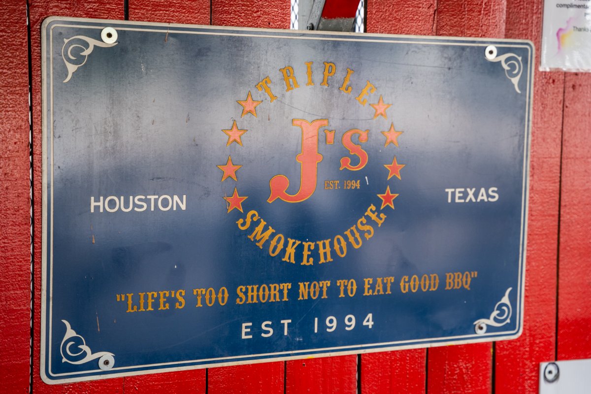 TripleJBBQ's tweet photo. Having the opportunity to share our delicious BBQ with such a wonderful community is the best gift we could've asked for! Happy holidays! 🎅 https://t.co/rNBOgq3Y92