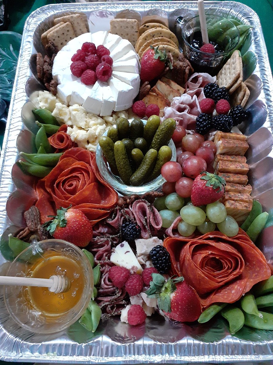 CombeeKira's tweet photo. Made some charcuterie for a Holiday party, went a touch overboard lmao

#charcuterie https://t.co/8isgBVdCe2
