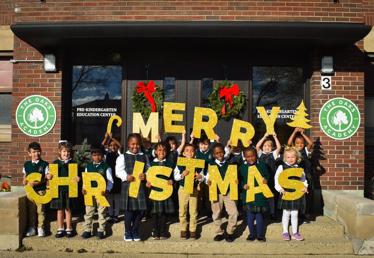 Thank you for joining us in this season full of joy at The Oaks! Wishing you a very Merry Christmas and a happy New Year 

💚 Love, The Oaks 🌳