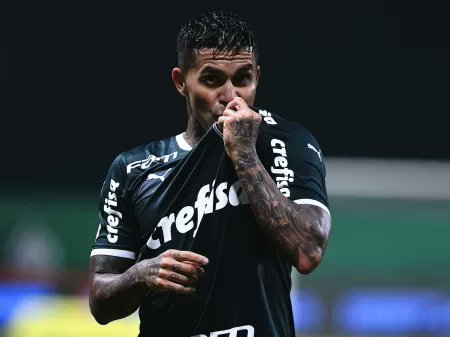 NerdaoGeek's tweet photo. 💼💰#MerdacoDaBola ⚽️🇧🇷
Dudu acerta renovação de contrato com o #Palmeiras.

📸 Imagem: Ettore Chiereguini/AGIF https://t.co/7KlSDMzziz