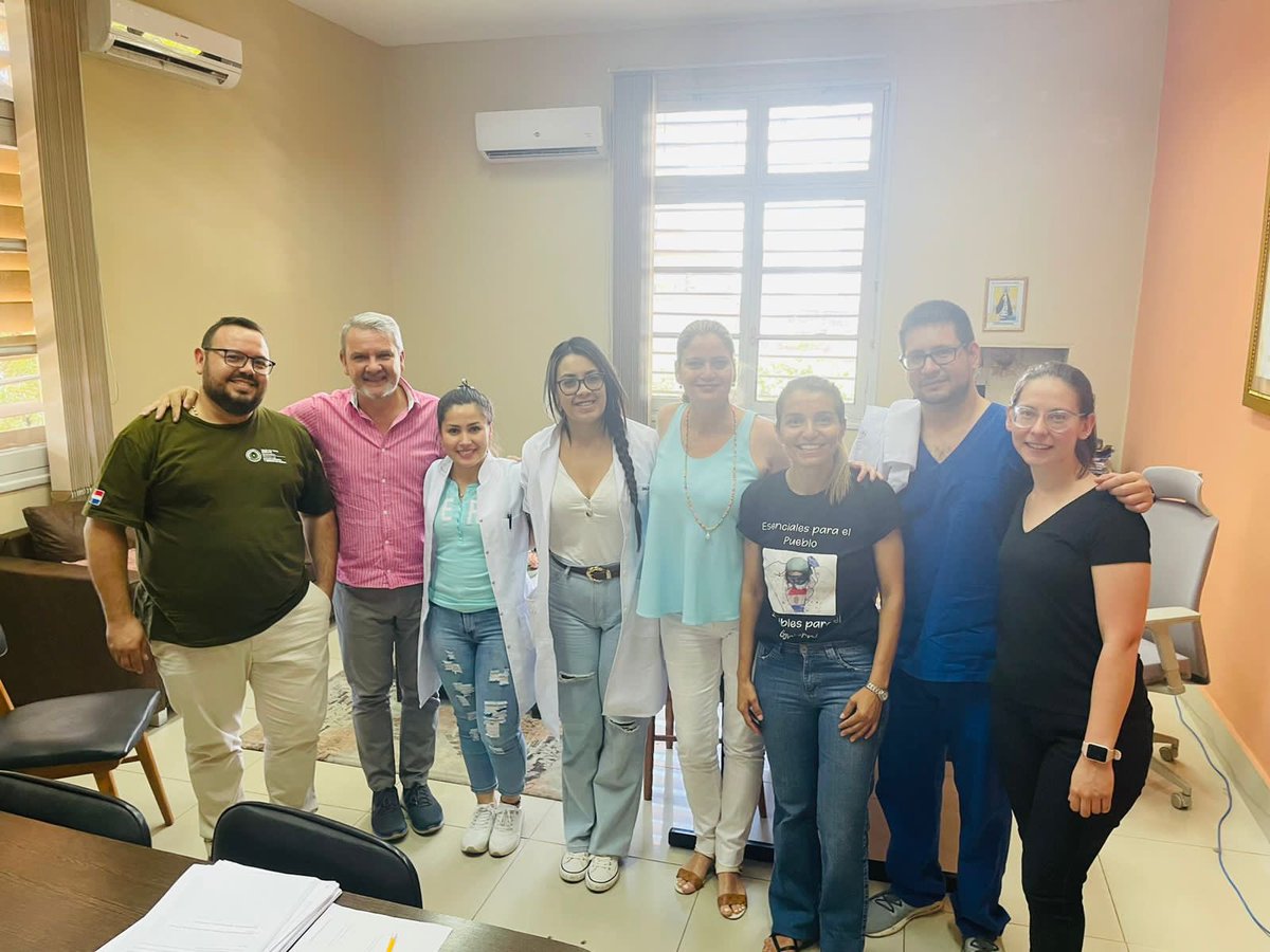 BobGray90's tweet photo. Finalmente logramos reunirnos con las autoridades. La semana que viene se tendrá la nómina de médicos rurales que continuarán en sus servicios, sus vinculaciones y horarios. https://t.co/sbHhZfVOIt
