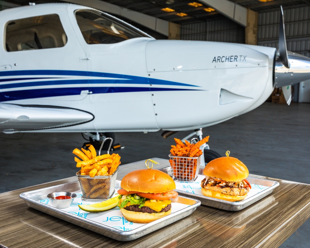 JETRUNWAYCAFE's tweet photo. The biggest toys are the views at JET โ๏ธ
Treat your family this Holiday Season ๐ #SFL
#brunch #breakfast #firstclass #aviation #jetrunwaycafe #jet #plane #takeoff #pilot #fortlauderdale #banyan #eggs #bacon https://t.co/hpxCCu7iWJ