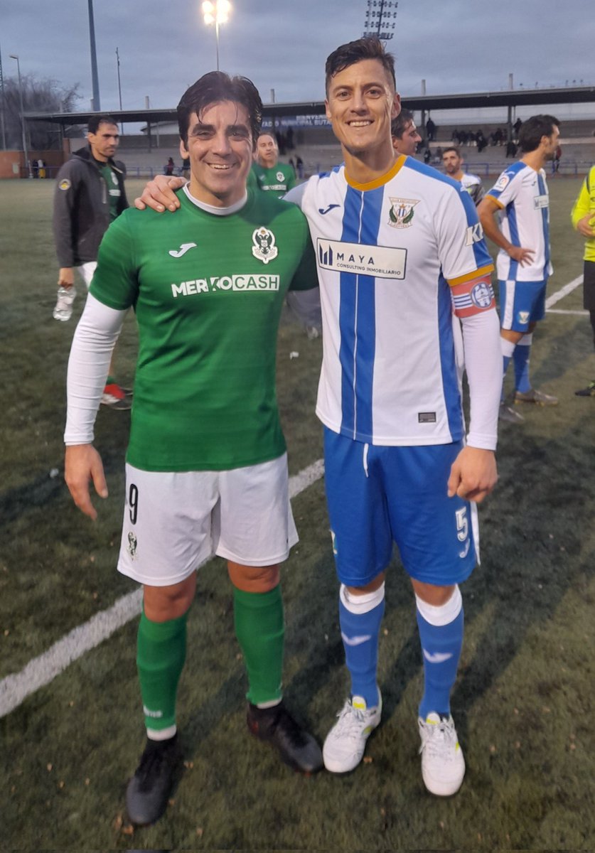 ArielRoch1's tweet photo. Bonita tarde de fútbol contra los veteranos del CD Leganes. Con Martin Mantovani y Víctor. https://t.co/0KHXkkjVdQ