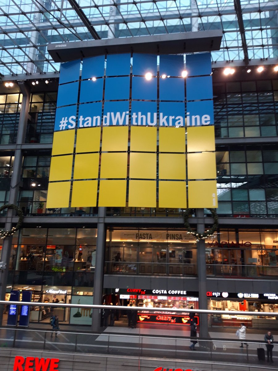 BernardPilloud's tweet photo. @KaraBB11 @ivanastradner Hauptbahnhof Berlin https://t.co/ahA8OspSYx