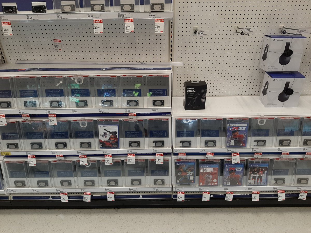 Rexta Claus 🎄 on Twitter "The Target around the corner from me ain't