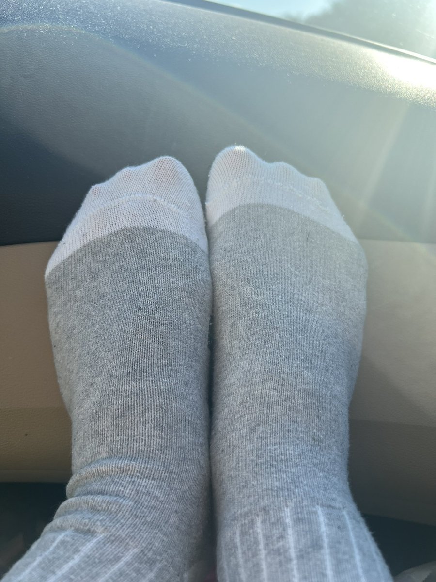 Prettyflyfeet1's tweet photo. On the road again #feetpicsforsales #feet #toes https://t.co/FQNQrKQUmm