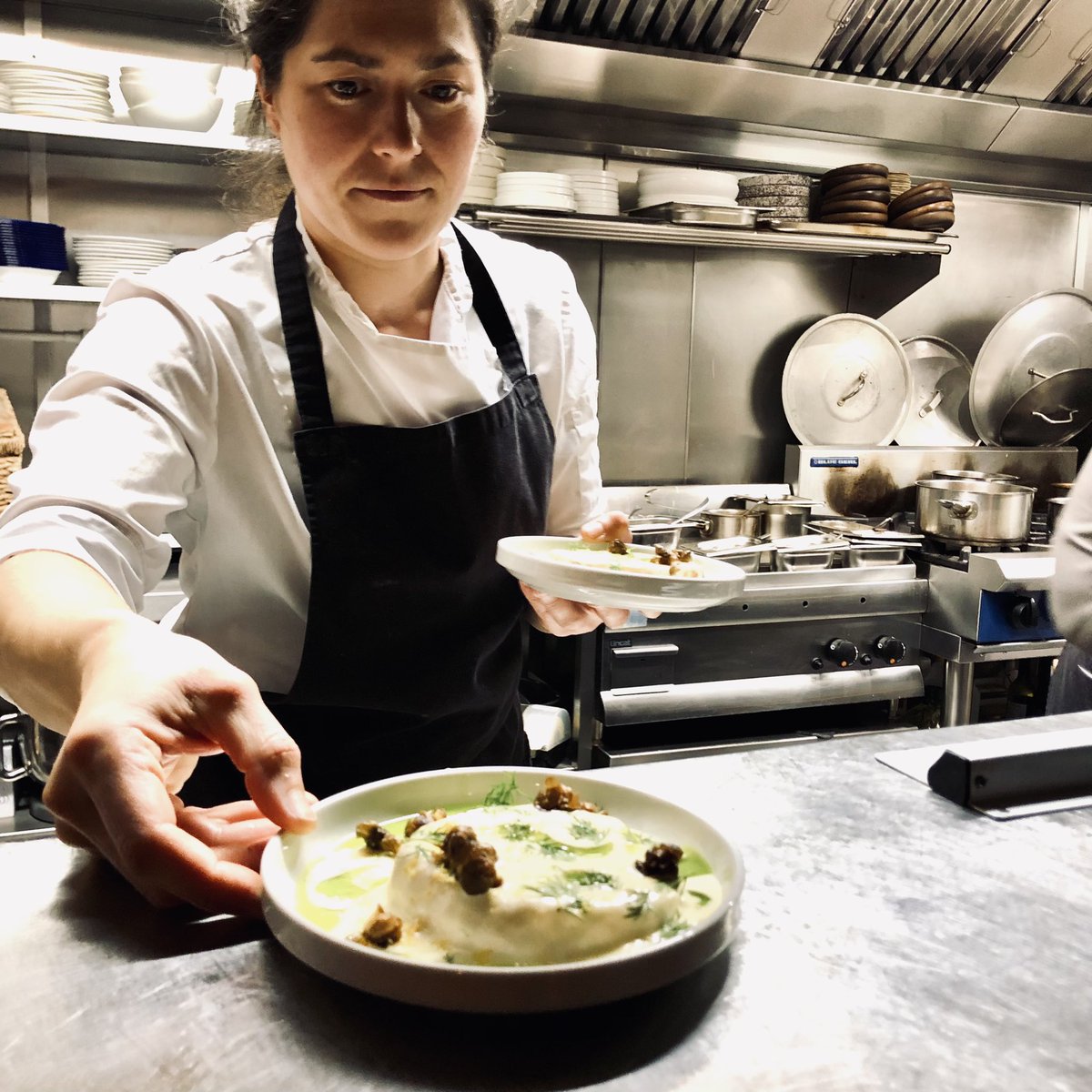 Our lovely dish of roasted celeriac steak, cream, dill & caper sauce heading out of the kitchen 😋
#loculto #se4 #supportlocal #indiebiz #christmas