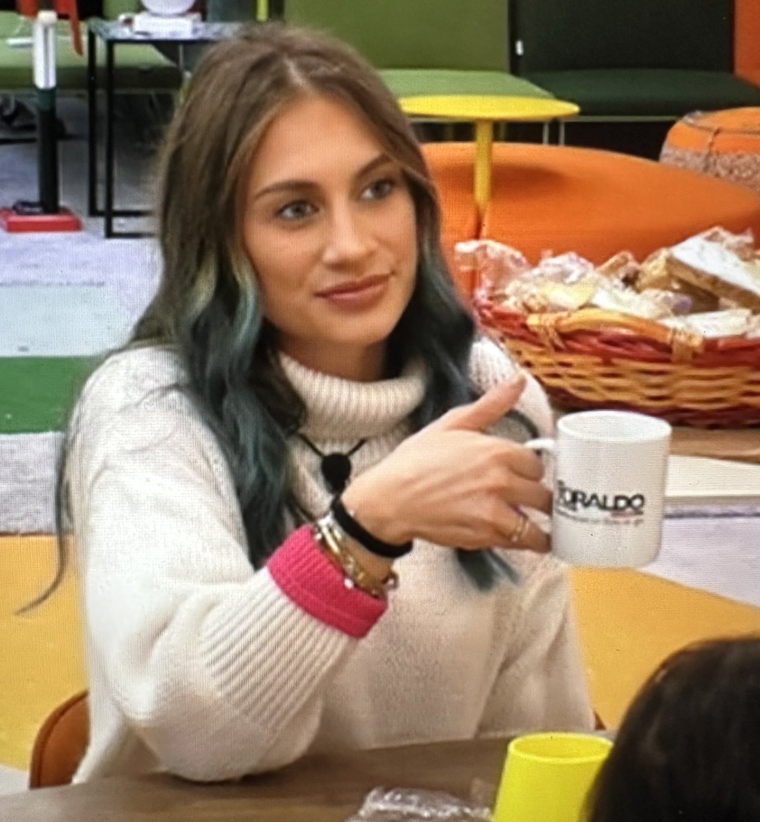 TheKateryn's tweet photo. Nikita spiana Antonella con la sua classe innata: “Non serve continuare a lamentarsi in cucina davanti a tutti per mezz’ora, vaglielo a dire”
#GFVIP https://t.co/r8jqvYWynJ