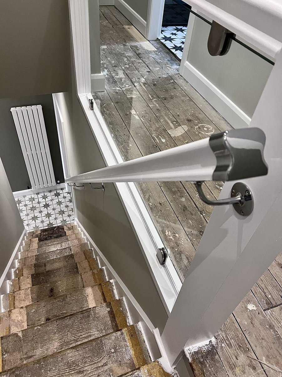 StansfieldDean's tweet photo. Final job of the year complete.
Happy customers. Loving their new beautiful staircase. ♥️ 

Thankyou for the quality materials guys. 
In no particular order 🙌🏼😉 

@duluxuk @ZinsserUK @isomateu @CaparolUK @Tikkurila_UK 
@JohnstonesDC @paintwellonline @DuluxSelectDecs https://t.co/SVOBTKToLY