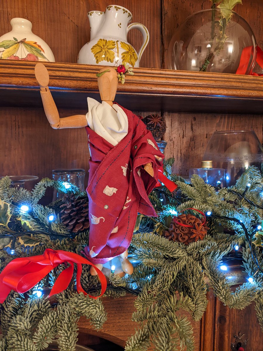 RespProject's tweet photo. Last-minute prompt: find something imperial and make it festive ☃️
Some of us did better than others...

🌟 Happy Holidays from the RESP team 🌟 https://t.co/PjTGvOec64