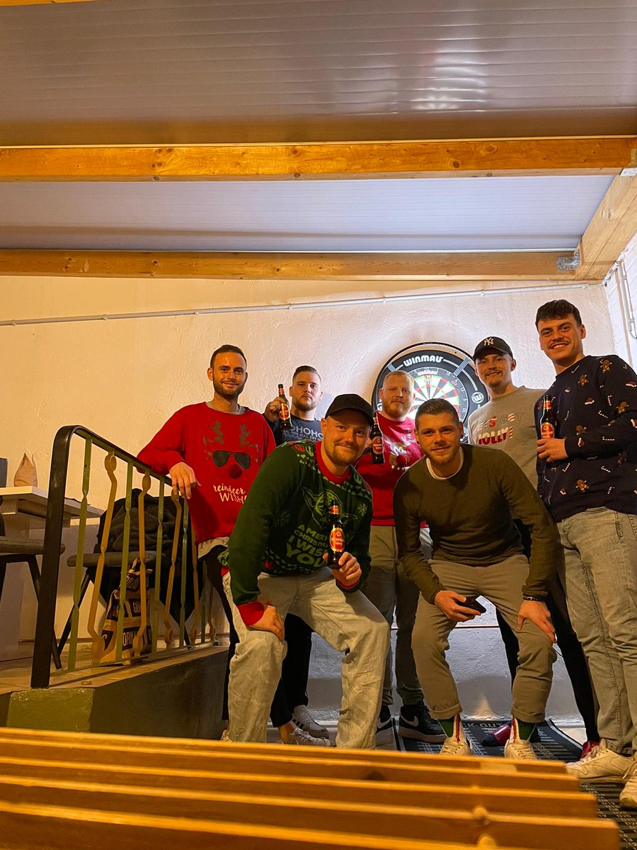 marcel_mainzer's tweet photo. Weihnachtsdarten beim DC Gleuel @ElmarPaulke @maximiser180 #dartzn #dartwm https://t.co/zCnE56IV3v