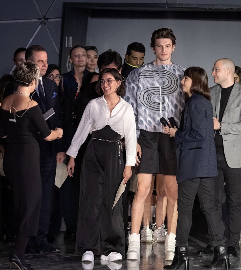 DesignYeditepe's tweet photo. Mezunlarımızdan Gülnihal Uluçay İMGE Moda Tasarımı Yarışması'nda 3. oldu. Tebrik ediyoruz 😃👏 #imge #tasarım #yarışma #moda @YeditepeUni https://t.co/KtWonGMxQY