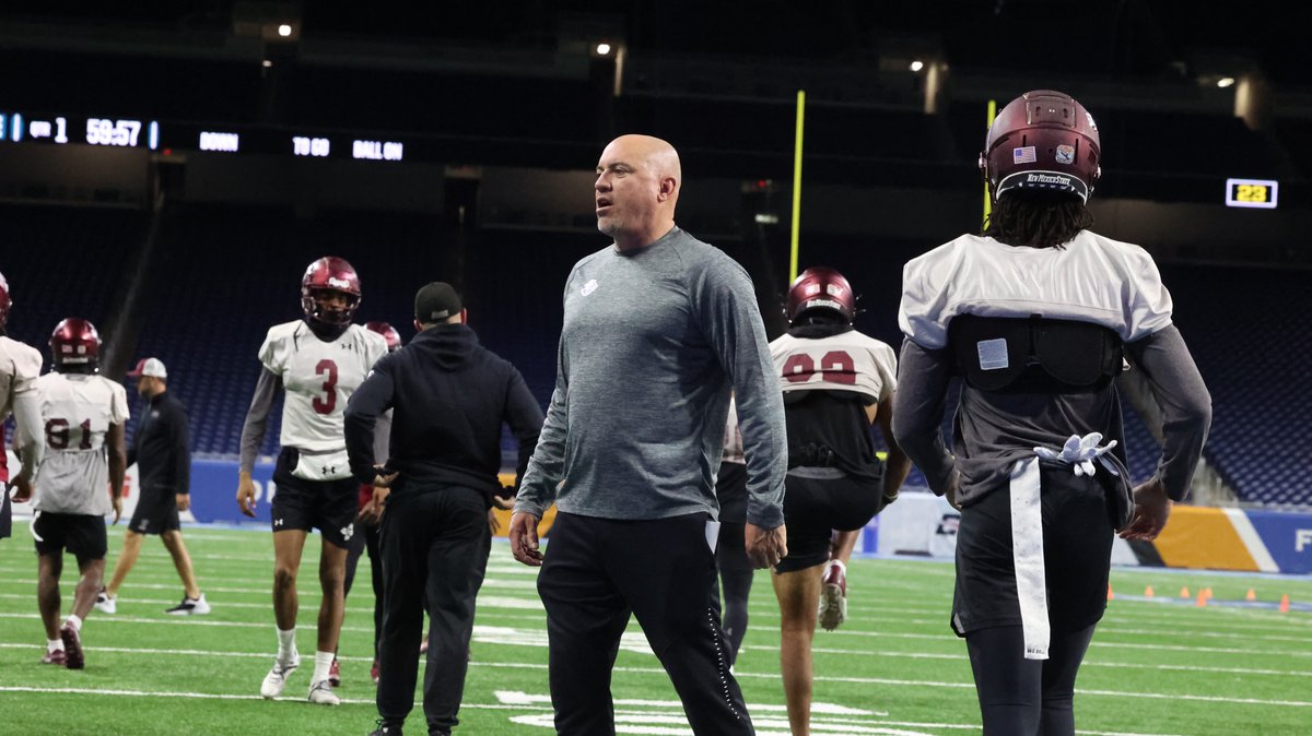 .<a href="/NMStateFootball/">New Mexico State Football</a> Bowl Special 📻 Show coming up tonight!

Player + Coach interviews from the @QuickLaneBowl in Detroit. Tune in on the 📻 network.

📝🏈⬇️

⏰ 5-6pm MT
📻<a href="/ZiaCountry/">99.5 Zia Country KXPZ</a>
📻Aggie Network <a href="/Learfield/">LEARFIELD</a>
📱bit.ly/38FXPeZ
🔊bit.ly/313hl1x