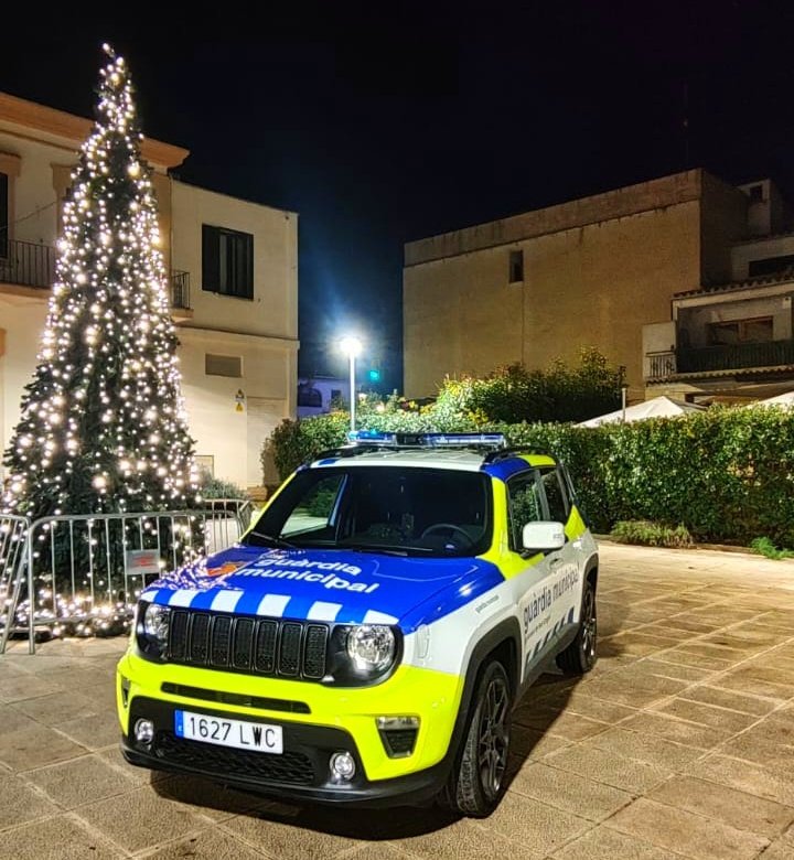 GMsantgregori's tweet photo. 🎄🚔 Us desitgem unes bones Festes!
I un bon any 2023! #santgregori #santmedir #cartellà #constantins #ginestar #taialà #domeny
➡️ @GMCatalunya https://t.co/sLHP5lVQSG
