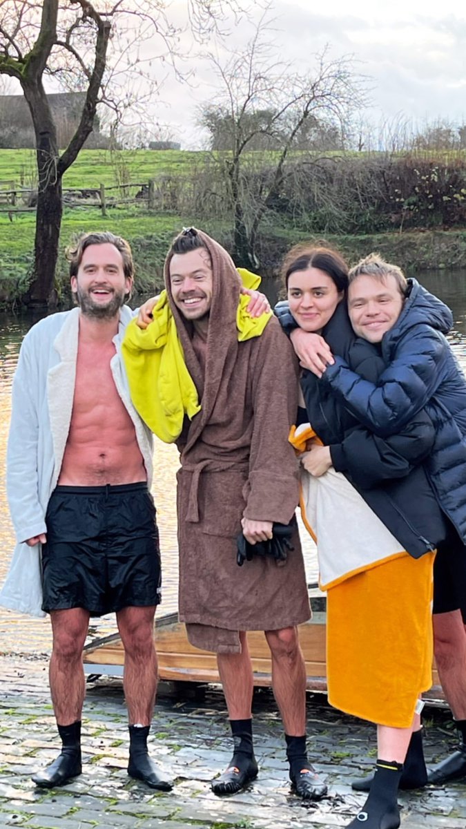 Harry Styles, Olivia Wilde updates🍋🍋 tweet media