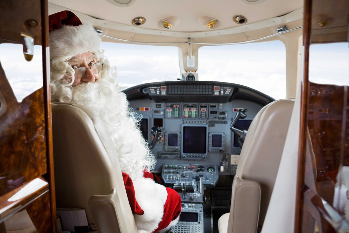 navcanada's tweet photo. #BreakingNews: NAV CANADA reports a special flight departing from the North Pole. While we don’t usually reveal details of flight plans, this jolly old soul is on a special mission, guided by only a single red light.

https://t.co/Fdda0G7GBT https://t.co/U2zuGYpR73
