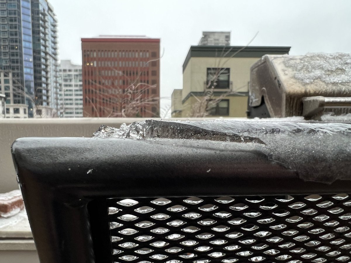 DTseattleRes's tweet photo. @NWSSeattle Over .25” of ice in Downtown Seattle at 11:42am. Still 30 degrees out. https://t.co/UOBglpHzie