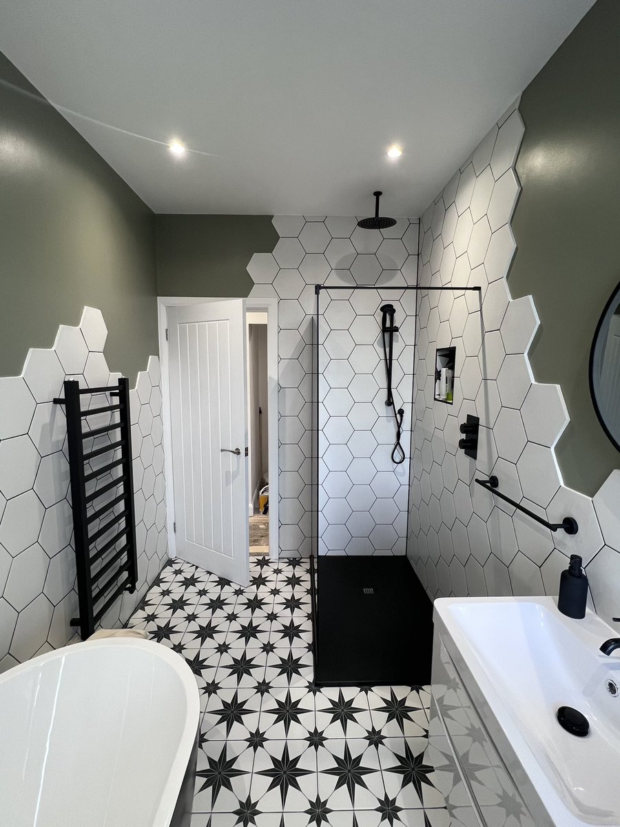StansfieldDean's tweet photo. The last and final bathroom complete this year. Today to be exact. 
What. A. Stunner. 😍

#WinterStorm

Thankyou for the quality materials guys. 
In no particular order 🙌🏼😉 

@duluxuk @ZinsserUK @isomateu @CaparolUK @Tikkurila_UK 
@JohnstonesDC @paintwellonline @DuluxSelectDecs https://t.co/so8X6TjWco
