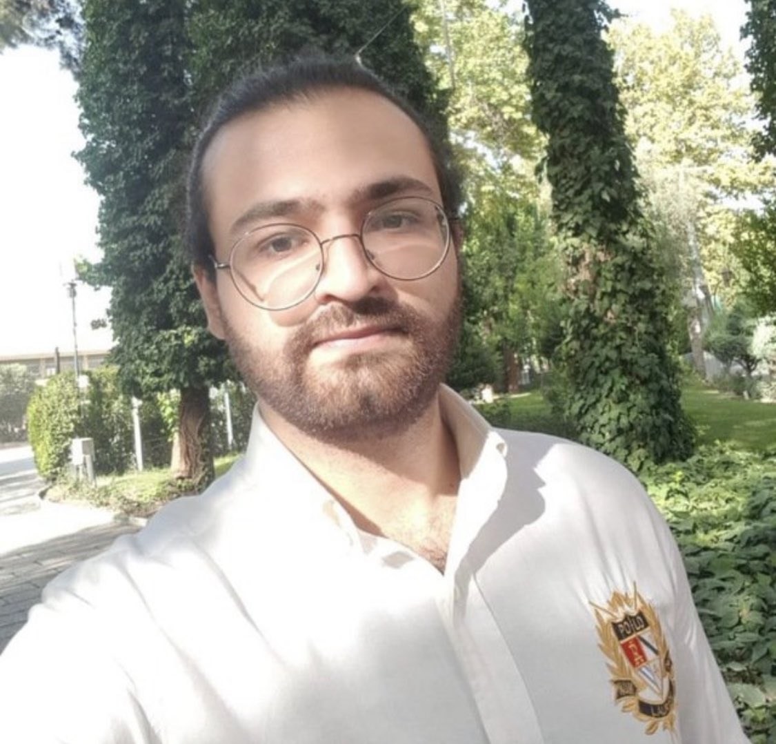 zarathemeow's tweet photo. الان باید نهایت نگرانی #بهراد_صباغ  امتحانای میان ترمش می‌بود نه دادگاه فرداش که حتی اجازه داشتن وکیل رو هم نداره..! https://t.co/z7svJ3JMRF