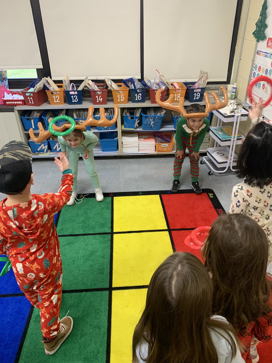 Ms_Waring's tweet photo. A huge thank you to all the families and staff members who helped make this week so special for our class! Happy Holidays❤️☃️ @HowellTwpTauntn @cmh76 https://t.co/v4AEoYsVUk